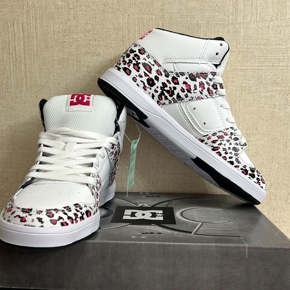 WOMEN’S DC CURE HI TOPS SIZE 6.5 BLACK AND LEOPARD PRINT BRAND NEW IN BOX!! - Picture 4 of 10